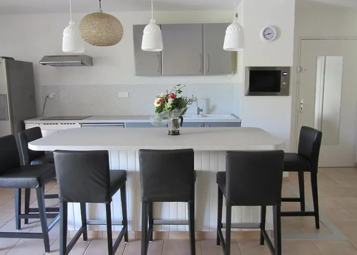 Les Cigales Rez De Jardin A 10mn Des Belles Plages Hyères